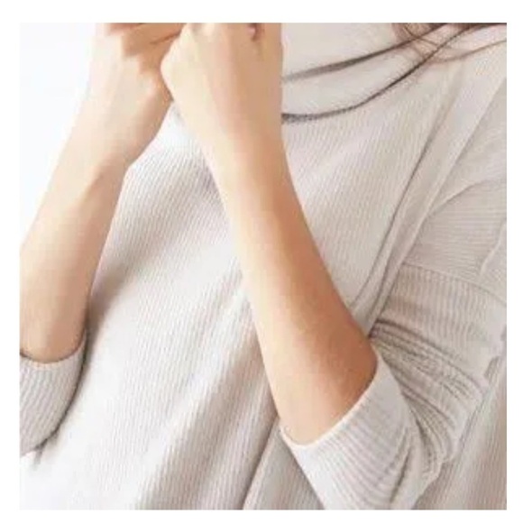 Free People Juicy Long Sleeve‎ Slouchy Turtleneck Shirt Sweater Stone Cold (NWT) - Picture 2 of 8